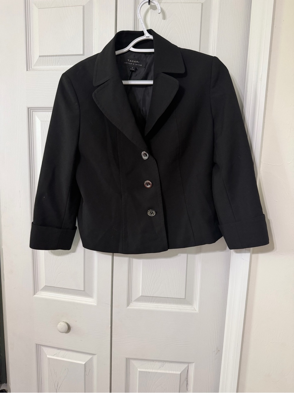 Tahari Black Women's Cropped Tailored Blazer